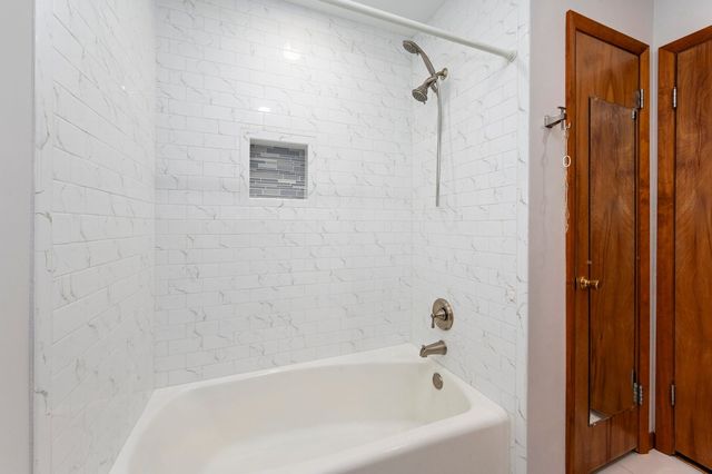 19 W Adams Street, Villa Park, IL 60181