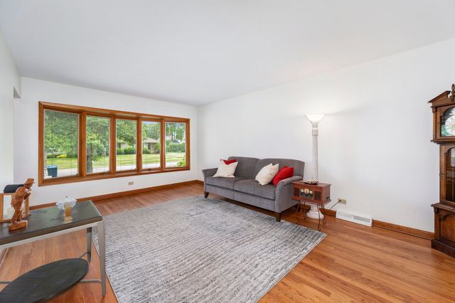 19 W Adams Street, Villa Park, IL 60181
