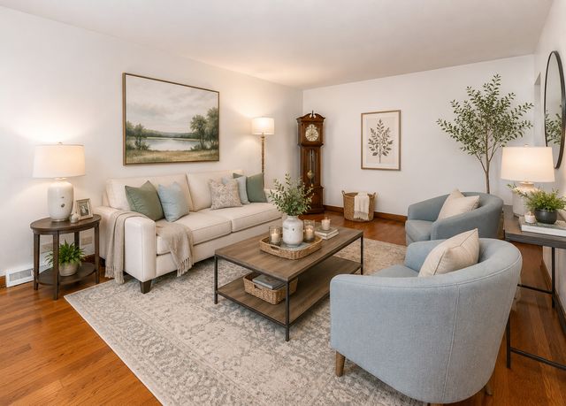 19 W Adams Street, Villa Park, IL 60181