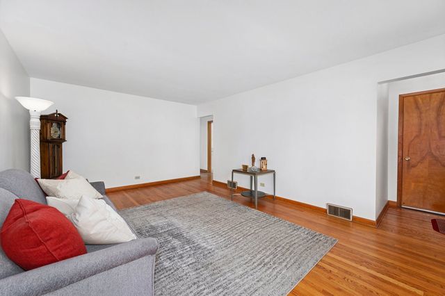 19 W Adams Street, Villa Park, IL 60181