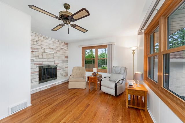 19 W Adams Street, Villa Park, IL 60181