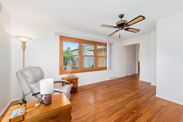 19 W Adams Street, Villa Park, IL 60181