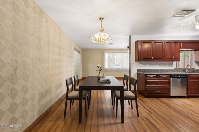 1902 W KERRY Lane, Phoenix, AZ 85027