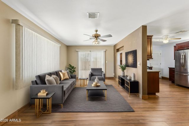 1902 W KERRY Lane, Phoenix, AZ 85027