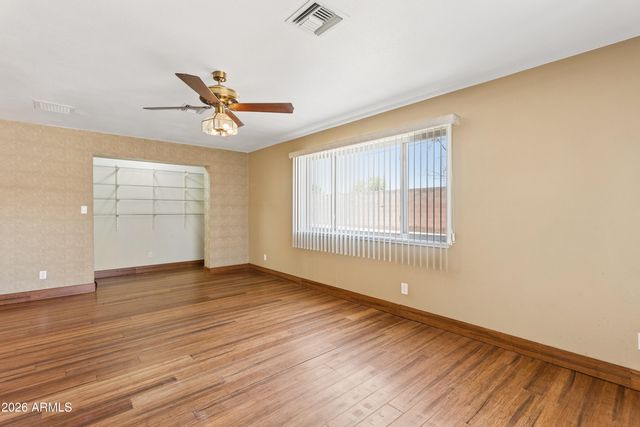 1902 W KERRY Lane, Phoenix, AZ 85027