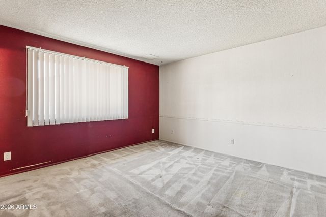 1902 W KERRY Lane, Phoenix, AZ 85027