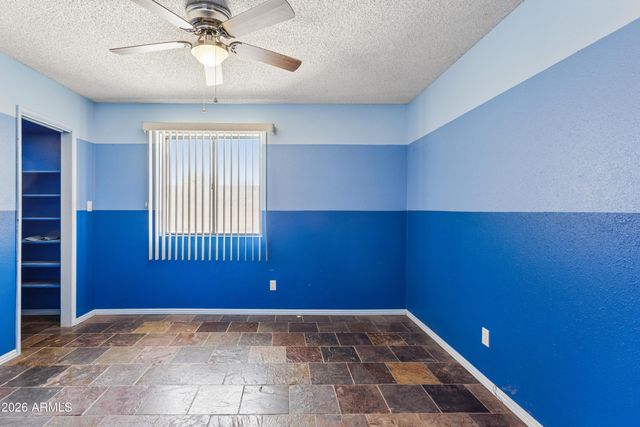 1902 W KERRY Lane, Phoenix, AZ 85027