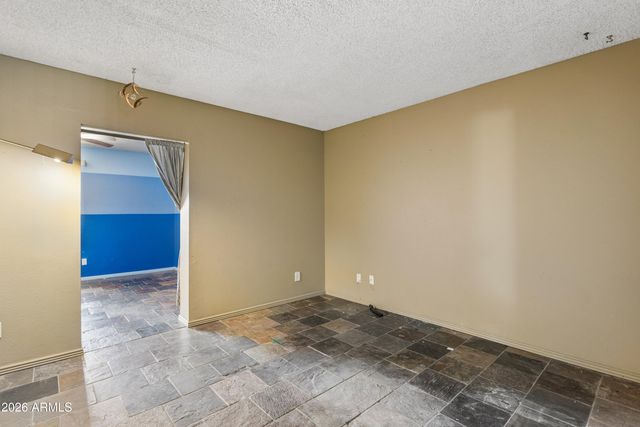 1902 W KERRY Lane, Phoenix, AZ 85027