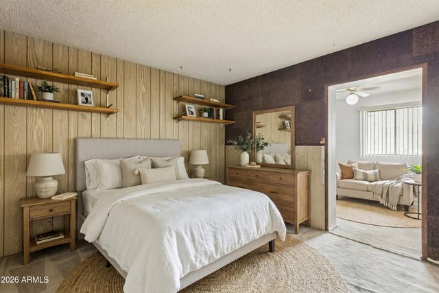 1902 W KERRY Lane, Phoenix, AZ 85027