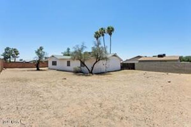 1902 W KERRY Lane, Phoenix, AZ 85027