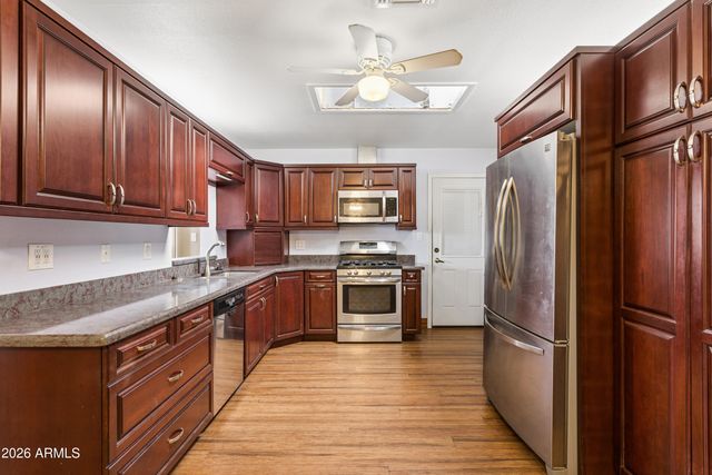 1902 W KERRY Lane, Phoenix, AZ 85027