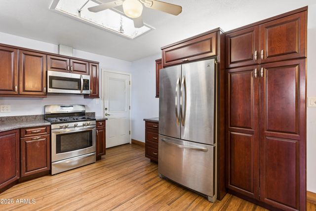 1902 W KERRY Lane, Phoenix, AZ 85027