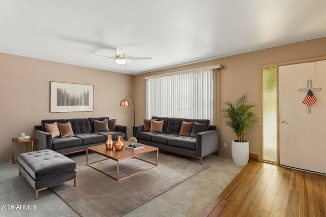 1902 W KERRY Lane, Phoenix, AZ 85027