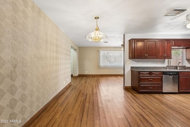 1902 W KERRY Lane, Phoenix, AZ 85027