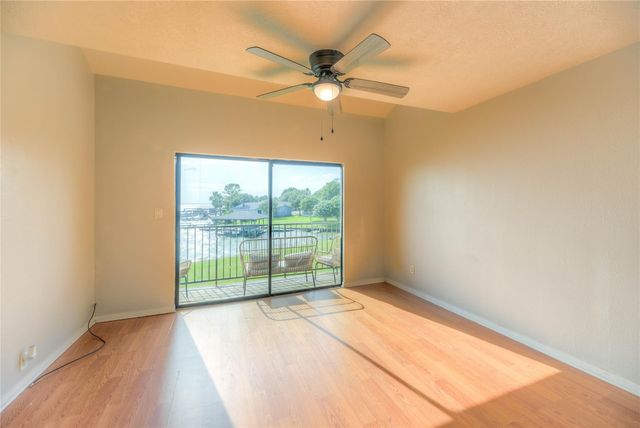 445 Carolcrest Lane 422, Livingston, TX 77351