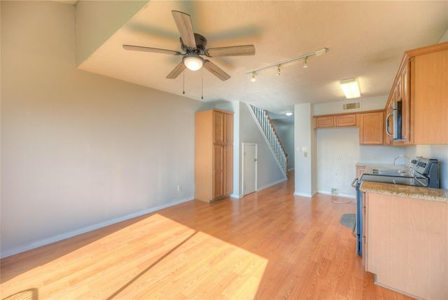 445 Carolcrest Lane 422, Livingston, TX 77351