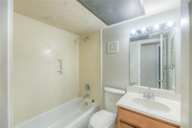 445 Carolcrest Lane 422, Livingston, TX 77351