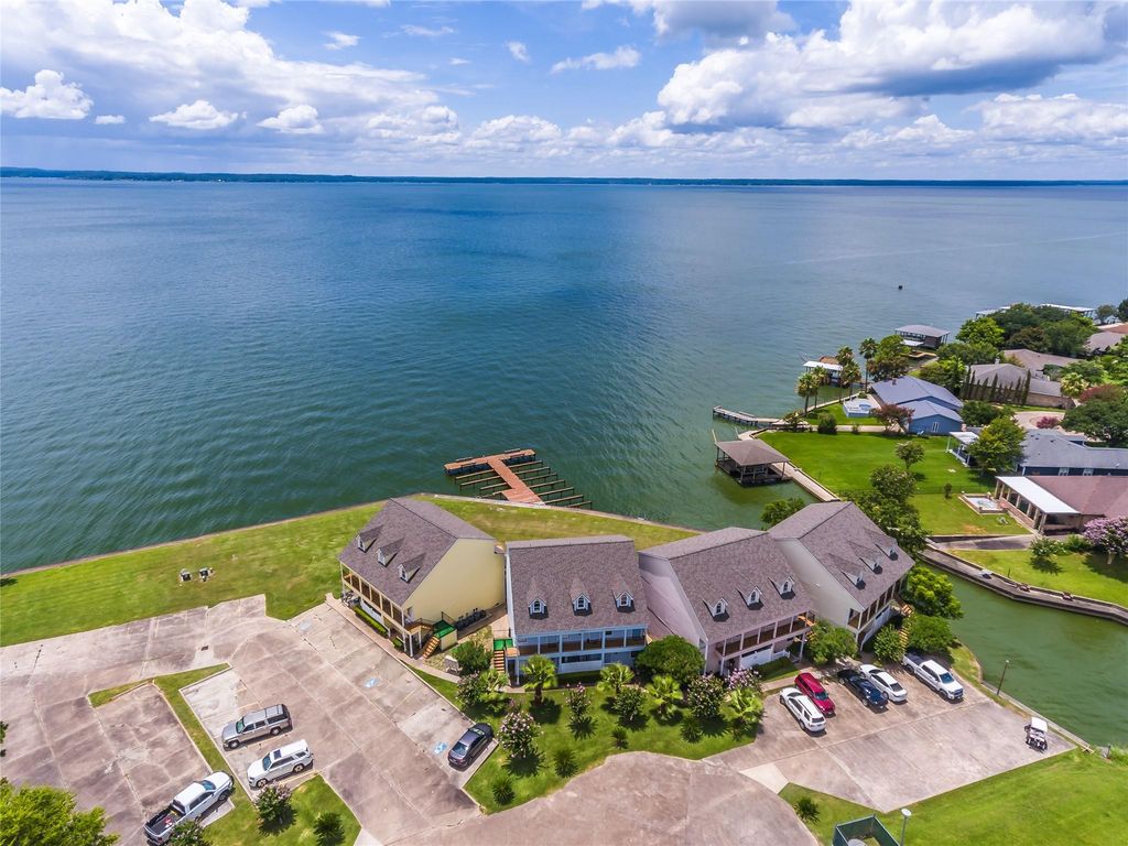 445 Carolcrest Lane 422, Livingston, TX 77351