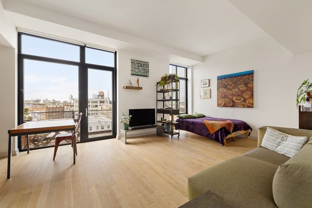 2145 44th Dr, New York City, NY 11101