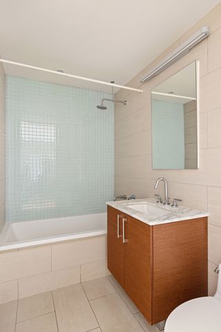 2145 44th Dr, New York City, NY 11101