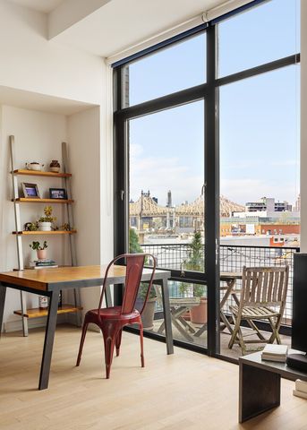 2145 44th Dr, New York City, NY 11101