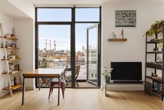 2145 44th Dr, New York City, NY 11101