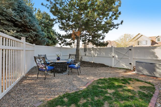 9101 S ENCHANTED OAK LN, Sandy, UT 84094