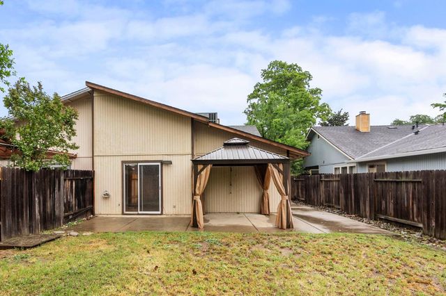 3586 Sun Knoll Dr, Loomis, CA 95650