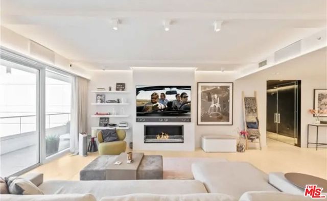 6250 Hollywood Boulevard 12D, Los Angeles, CA 90028