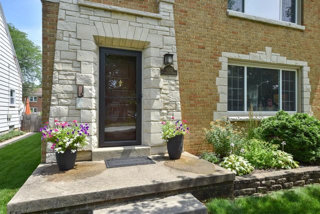 3002 N 77th STREET, Milwaukee, WI 53222