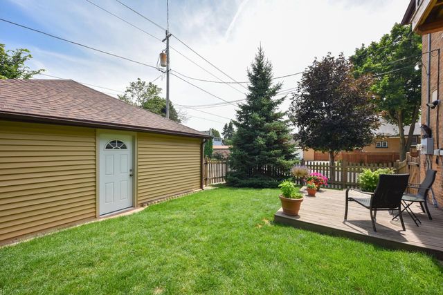 3002 N 77th STREET, Milwaukee, WI 53222