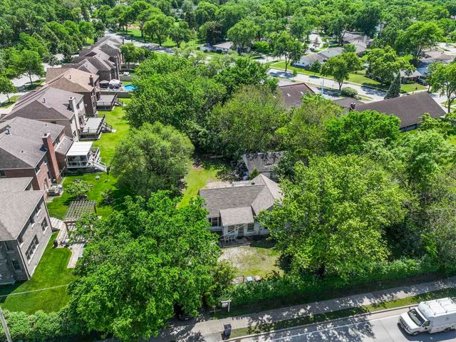 309 Landmeier Road, Elk Grove Village, IL 60007