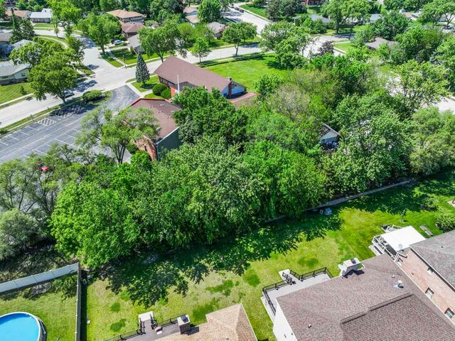 309 Landmeier Road, Elk Grove Village, IL 60007