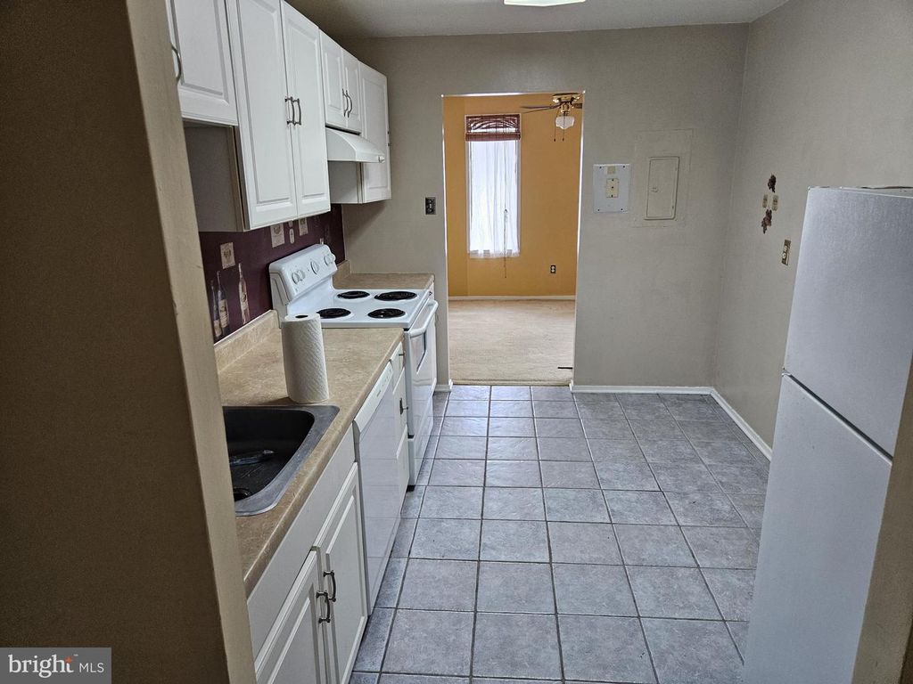 Image 1 of property listing at 511 FLORIDA AVE #201, Herndon, VA 20170