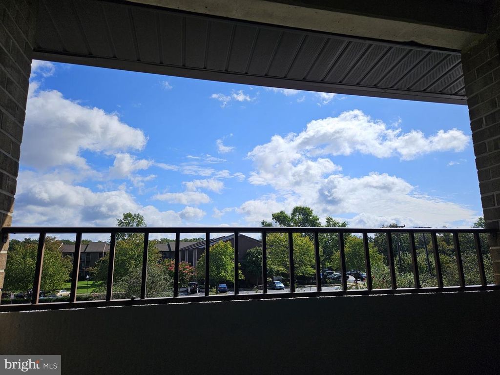 Image 10 of property listing at 511 FLORIDA AVE #201, Herndon, VA 20170