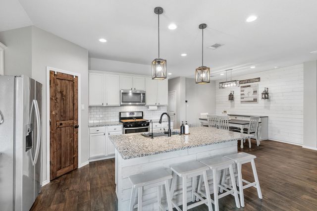 7906 Tamarind Lane, Baytown, TX 77521