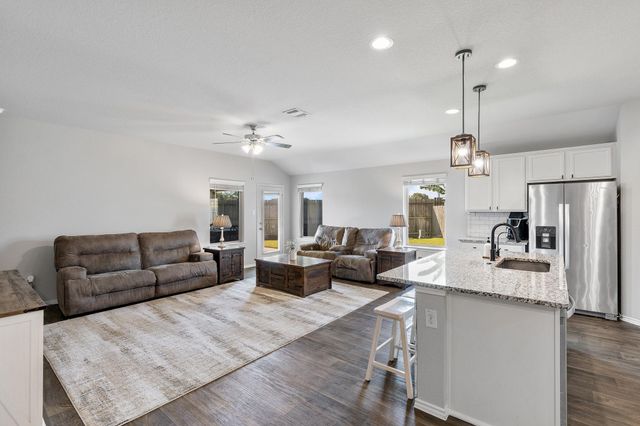 7906 Tamarind Lane, Baytown, TX 77521