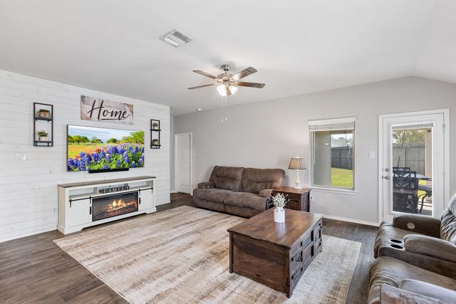 7906 Tamarind Lane, Baytown, TX 77521