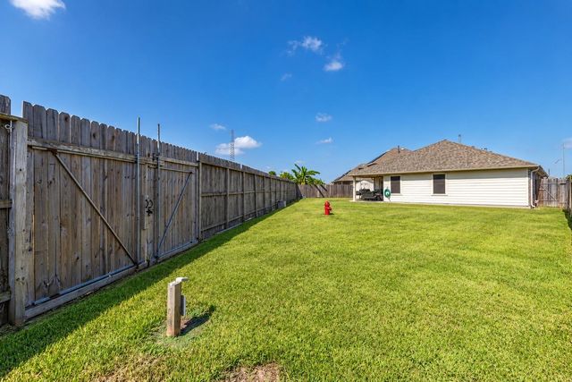 7906 Tamarind Lane, Baytown, TX 77521