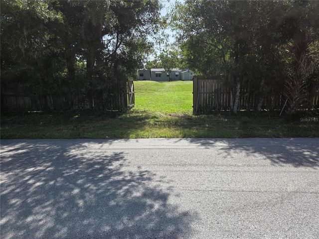 9129 WOOD TERRACE DRIVE, Tampa, FL 33637