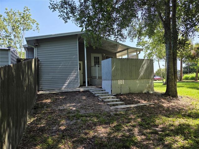9129 WOOD TERRACE DRIVE, Tampa, FL 33637