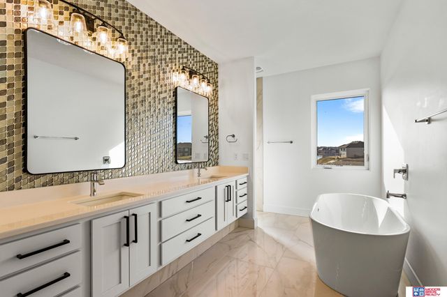 10231 Starlight Bay, Lincoln, NE 68527