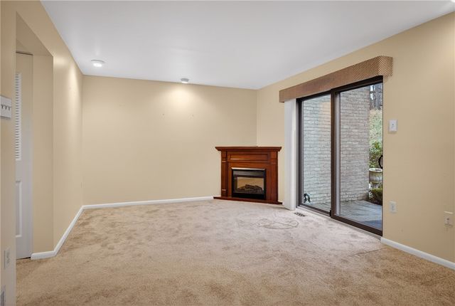 363 Hawthorne Ct, Ross Twp, PA 15237