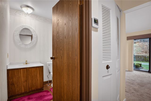 363 Hawthorne Ct, Ross Twp, PA 15237