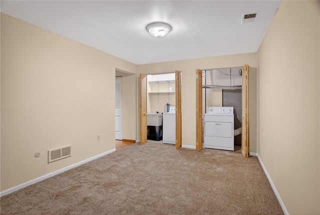 363 Hawthorne Ct, Ross Twp, PA 15237