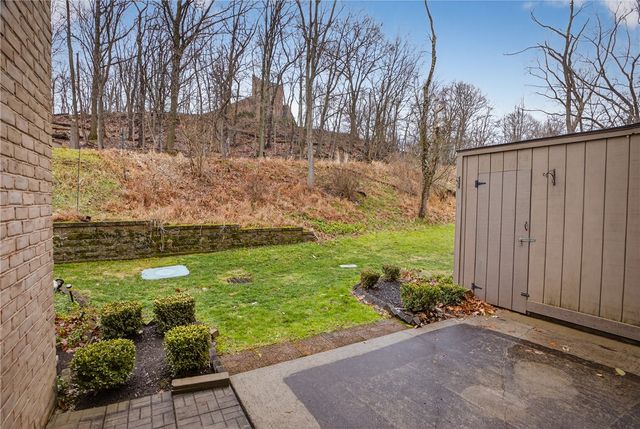 363 Hawthorne Ct, Ross Twp, PA 15237