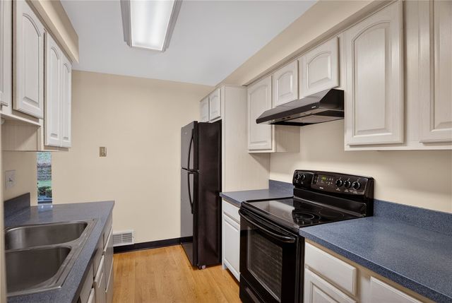 363 Hawthorne Ct, Ross Twp, PA 15237