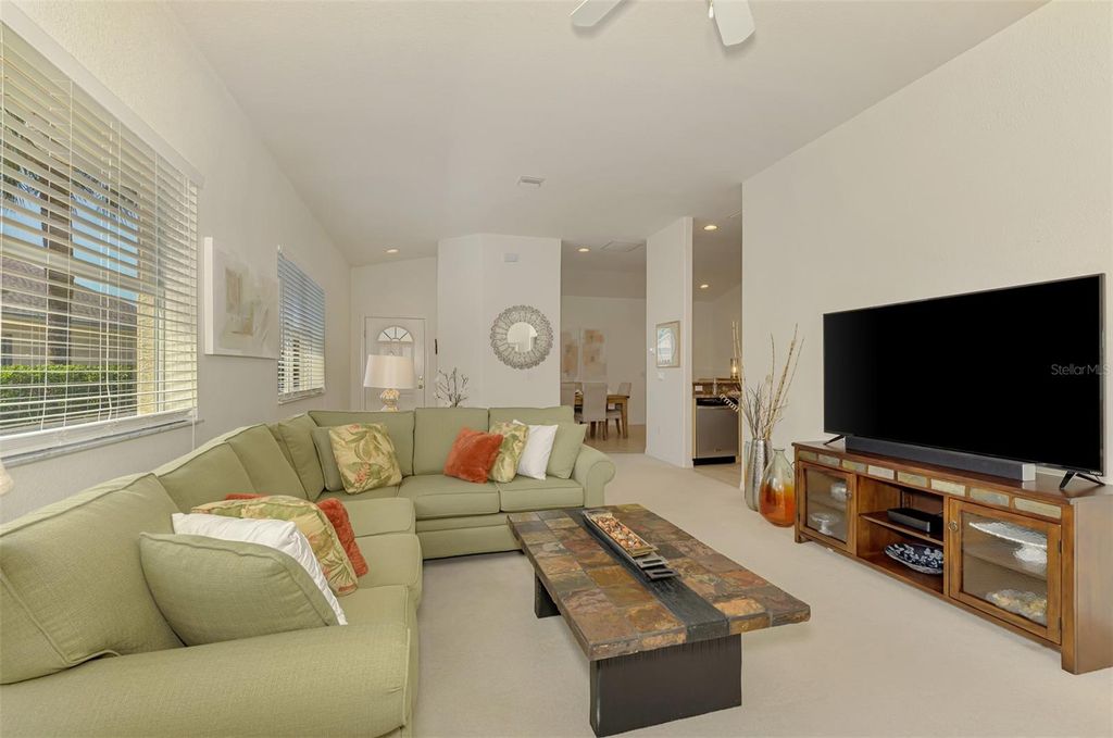 Image 15 of property listing at 1104 YOSEMITE DRIVE, Englewood, FL 34223