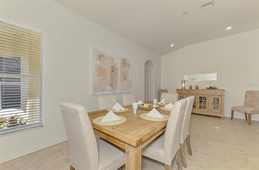 Image 18 of property listing at 1104 YOSEMITE DRIVE, Englewood, FL 34223