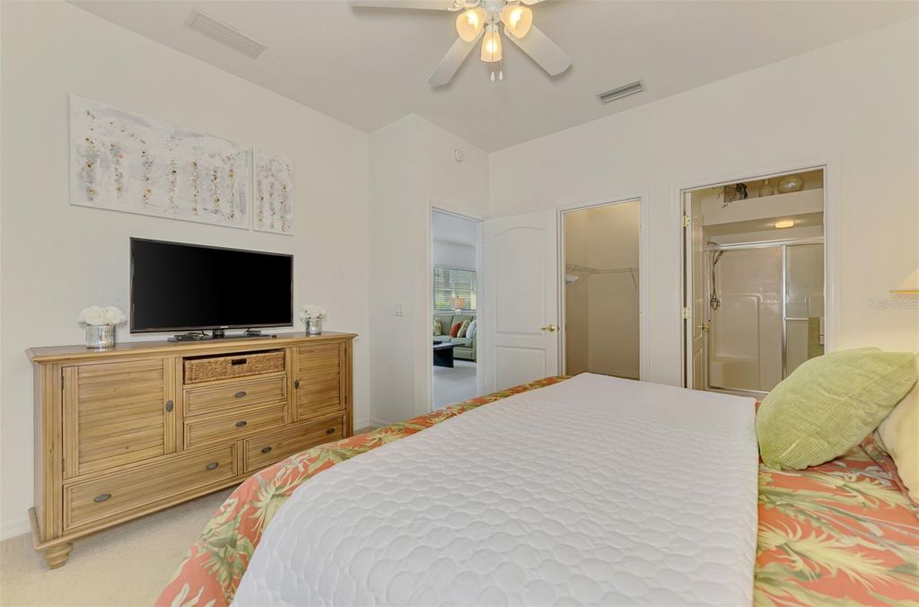 Image 32 of property listing at 1104 YOSEMITE DRIVE, Englewood, FL 34223